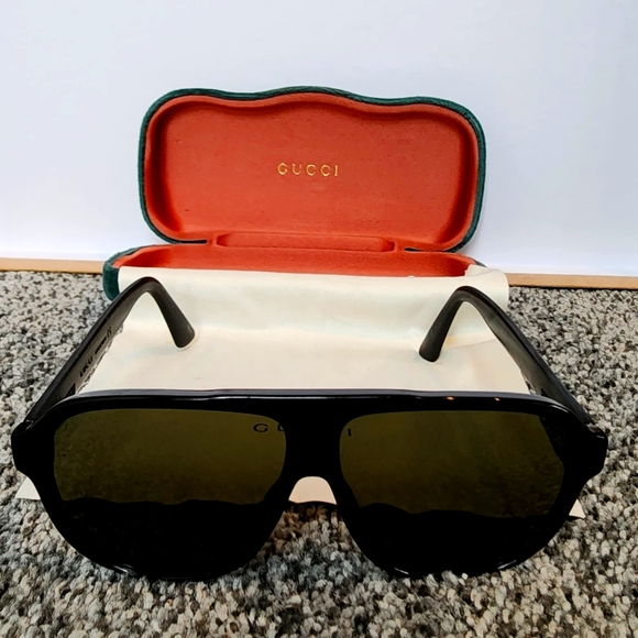 Gucci sunglasses plastic